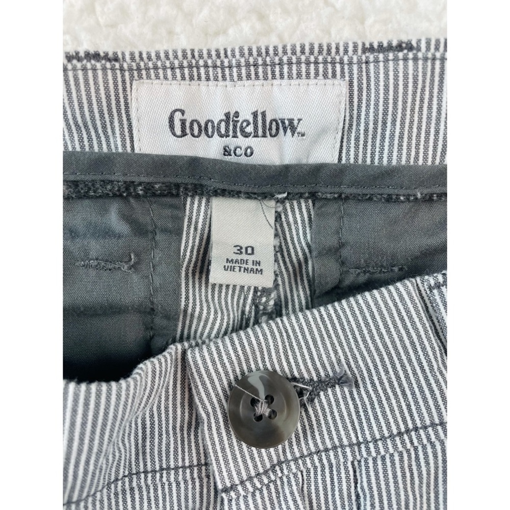 GOODFELLOW & CO • Grey Striped Flat-Front Linden Shorts, W30 - Picture 9 of 13
